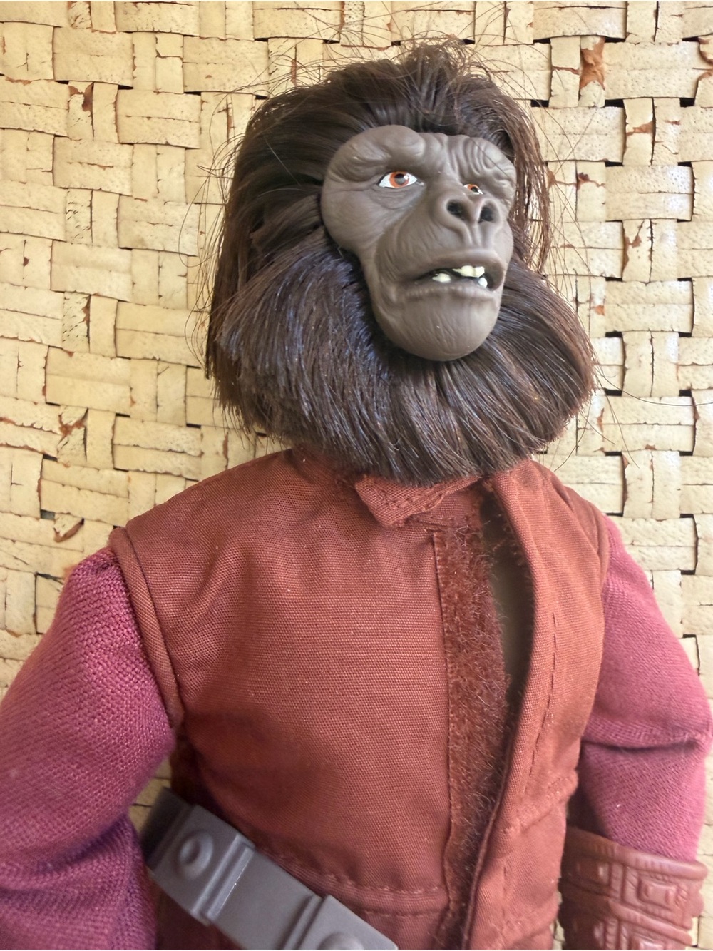 Vintage Hasbro Planet of the Apes Action Figure in Brown and Burgundy Outfit - Picture 3 of 7